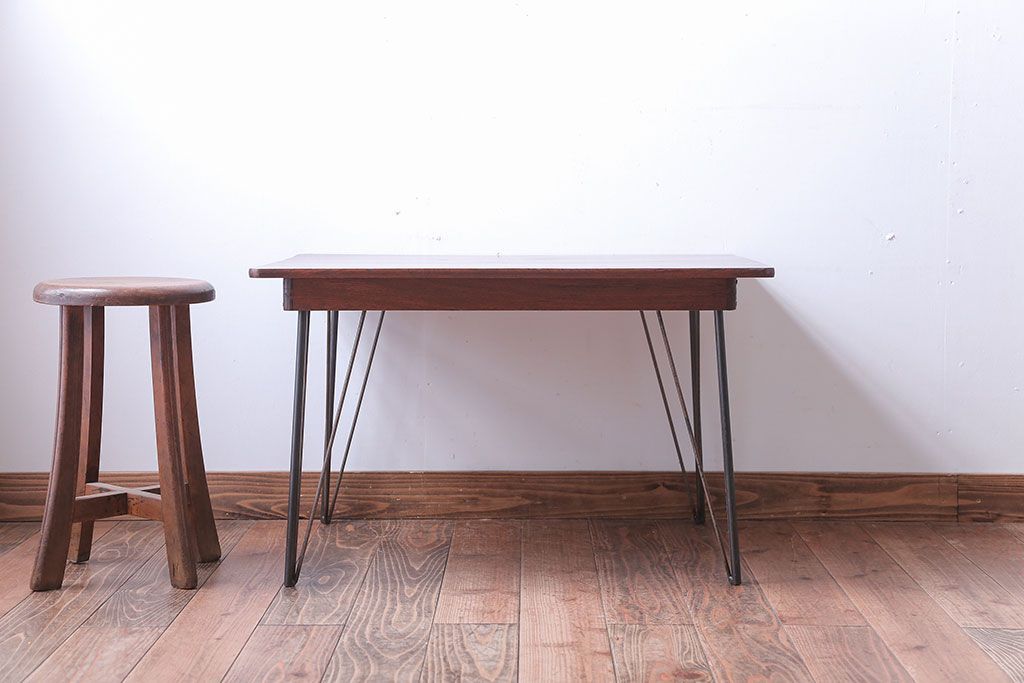 アンティーク家具　和製アンティーク　鉄脚が印象的な古いナラ材のセンターテーブル