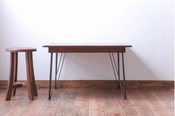アンティーク家具　和製アンティーク　鉄脚が印象的な古いナラ材のセンターテーブル