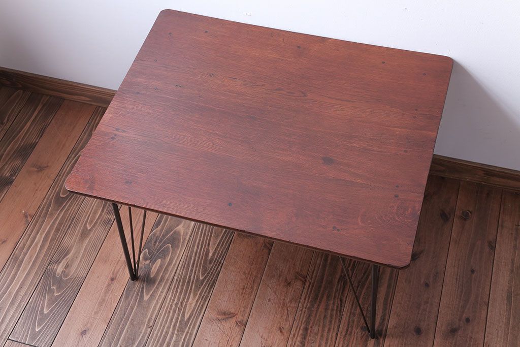 アンティーク家具　和製アンティーク　鉄脚が印象的な古いナラ材のセンターテーブル