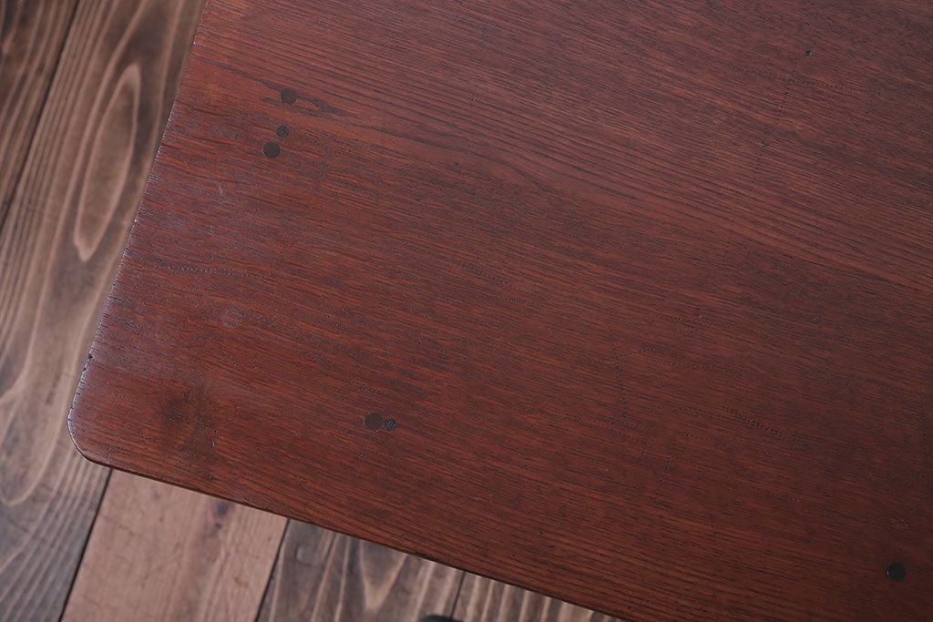 アンティーク家具　和製アンティーク　鉄脚が印象的な古いナラ材のセンターテーブル