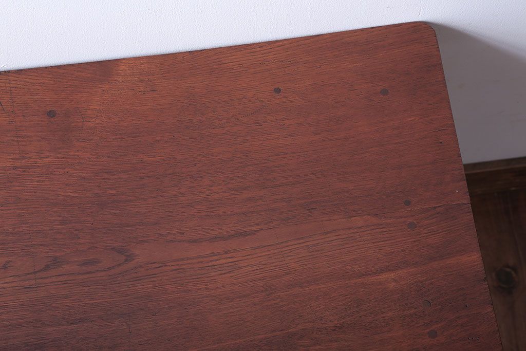 アンティーク家具　和製アンティーク　鉄脚が印象的な古いナラ材のセンターテーブル