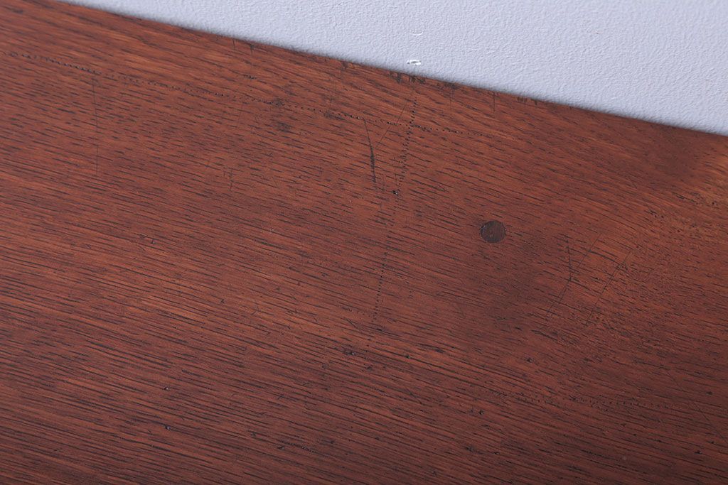 アンティーク家具　和製アンティーク　鉄脚が印象的な古いナラ材のセンターテーブル