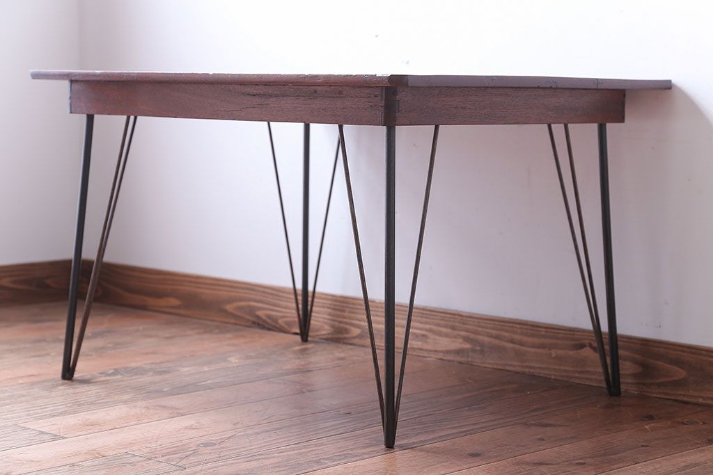 アンティーク家具　和製アンティーク　鉄脚が印象的な古いナラ材のセンターテーブル