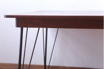 アンティーク家具　和製アンティーク　鉄脚が印象的な古いナラ材のセンターテーブル