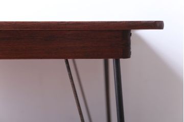 アンティーク家具　和製アンティーク　鉄脚が印象的な古いナラ材のセンターテーブル