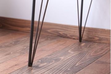 アンティーク家具　和製アンティーク　鉄脚が印象的な古いナラ材のセンターテーブル