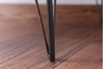 アンティーク家具　和製アンティーク　鉄脚が印象的な古いナラ材のセンターテーブル