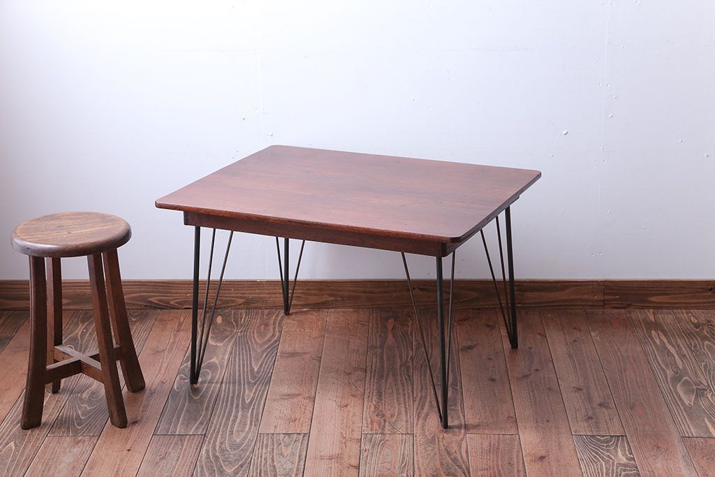 アンティーク家具　和製アンティーク　鉄脚が印象的な古いナラ材のセンターテーブル