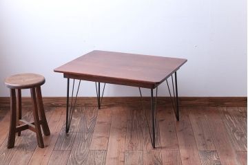 アンティーク家具　和製アンティーク　鉄脚が印象的な古いナラ材のセンターテーブル