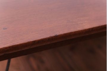 アンティーク家具　和製アンティーク　鉄脚が印象的な古いナラ材のセンターテーブル