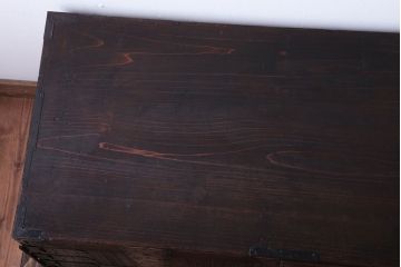 アンティーク家具　古民具・骨董　大きな金具のアンティーク観音扉衣装箪笥