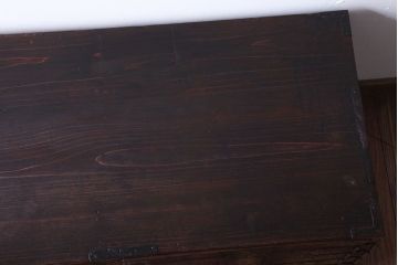 アンティーク家具　古民具・骨董　大きな金具のアンティーク観音扉衣装箪笥