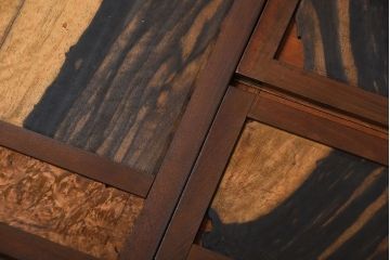 アンティーク家具　古民具・骨董　黒柿材と栃の木材の高級茶箪笥