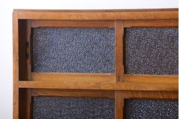 レトロ家具　昭和レトロ　ダイヤガラス入り!古い木製の脚付き食器棚(カップボード)