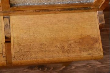 レトロ家具　昭和レトロ　ダイヤガラス入り!古い木製の脚付き食器棚(カップボード)