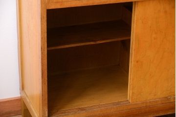 レトロ家具　昭和レトロ　ダイヤガラス入り!古い木製の脚付き食器棚(カップボード)