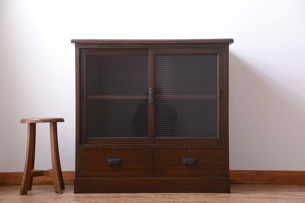 アンティーク家具　和製アンティーク　引き出し付き!モールガラス引き戸のカウンター収納棚