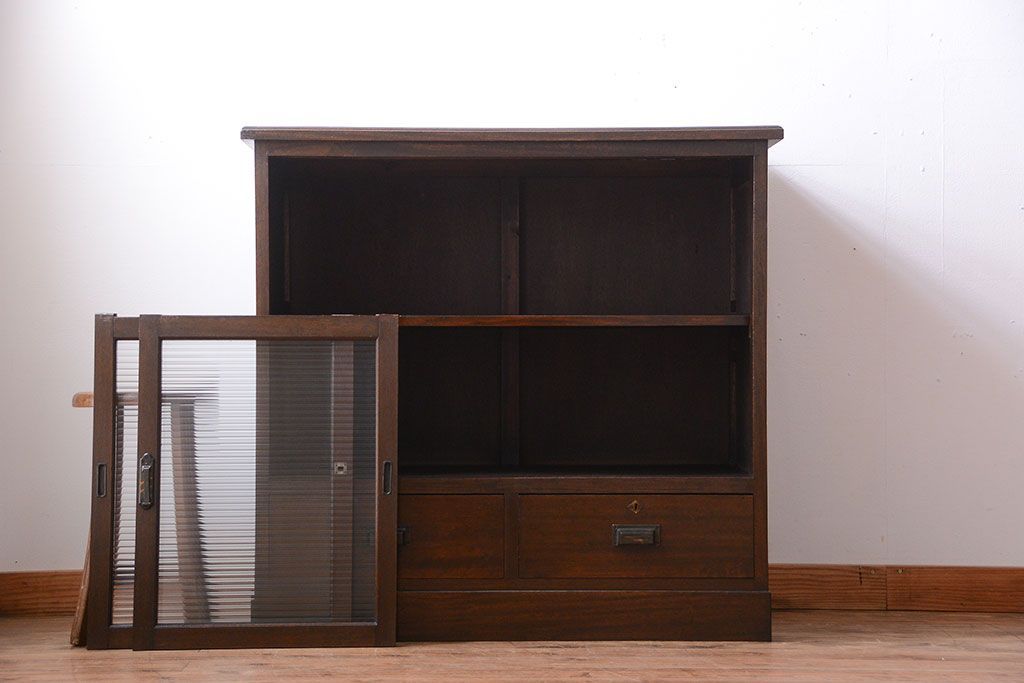 アンティーク家具　和製アンティーク　引き出し付き!モールガラス引き戸のカウンター収納棚