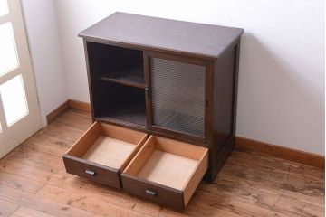 アンティーク家具　和製アンティーク　引き出し付き!モールガラス引き戸のカウンター収納棚