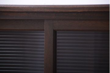 アンティーク家具　和製アンティーク　引き出し付き!モールガラス引き戸のカウンター収納棚