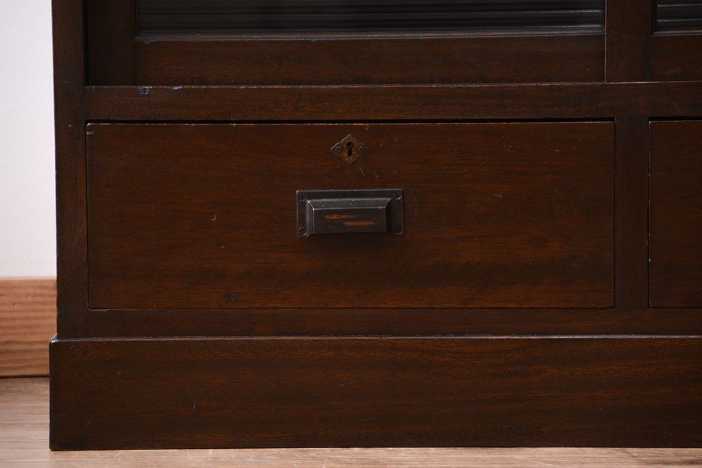 アンティーク家具　和製アンティーク　引き出し付き!モールガラス引き戸のカウンター収納棚