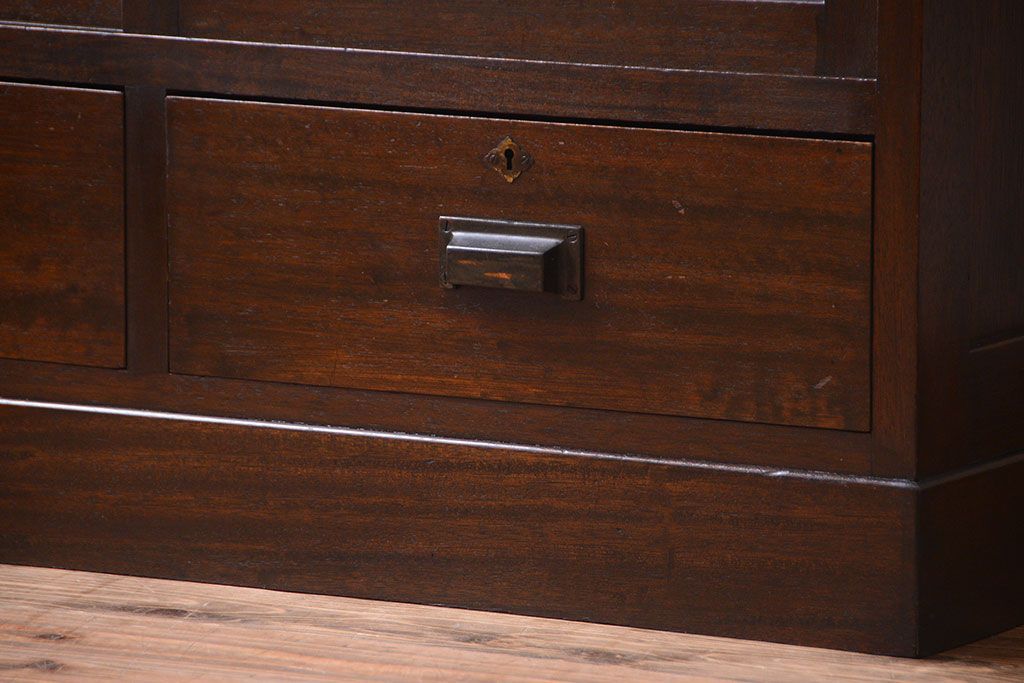 アンティーク家具　和製アンティーク　引き出し付き!モールガラス引き戸のカウンター収納棚