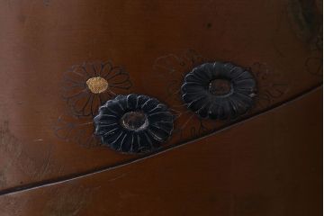 アンティーク雑貨　和製アンティーク　古銅・菊彫象嵌火鉢一対