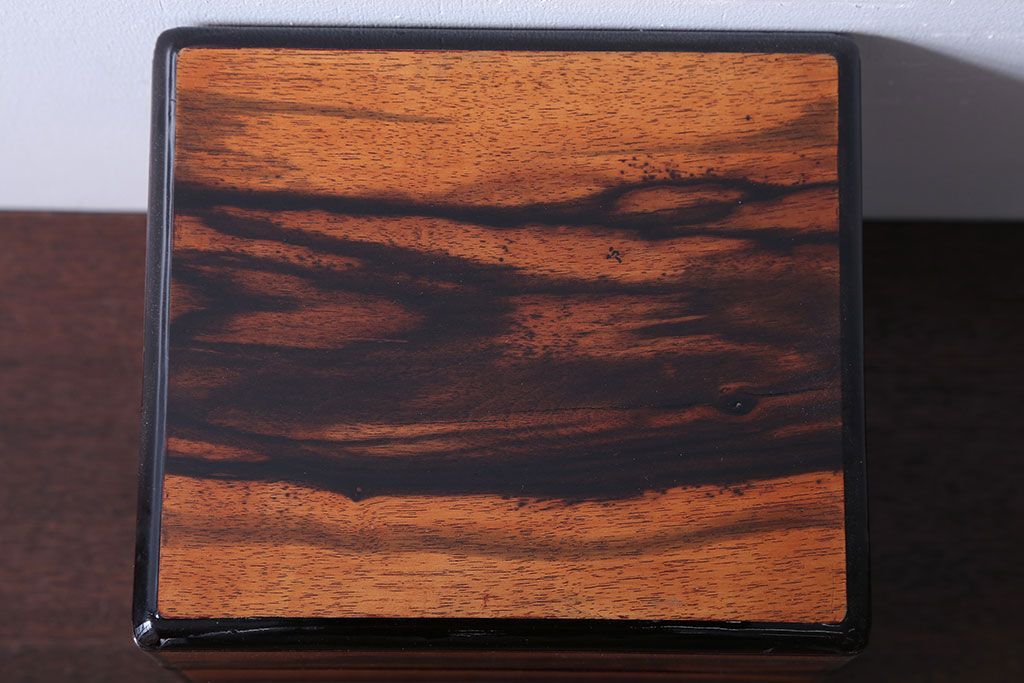 アンティーク雑貨　古民具・骨董　古い黒柿材の重箱(外箱付き)