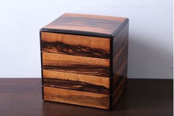 アンティーク雑貨　古民具・骨董　古い黒柿材の重箱(外箱付き)