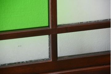 アンティーク　色ガラス入り!モダンなガラス帯戸2枚セット(2)