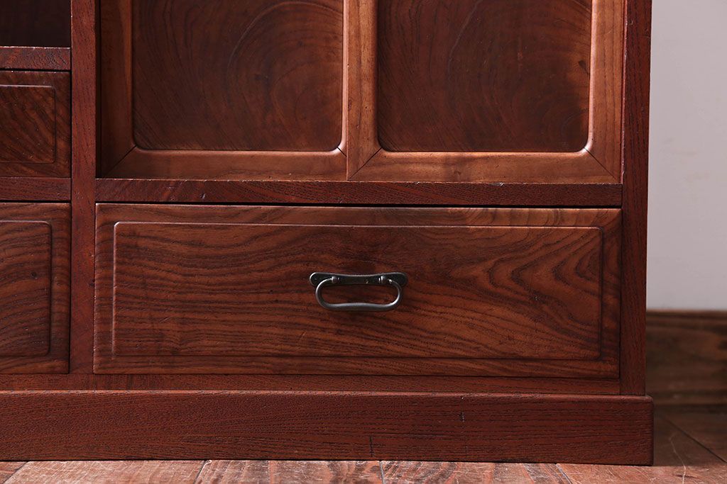 アンティーク家具　古民具・骨董　前面桑材!銅の金具の高級茶箪笥