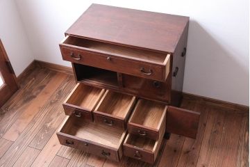 アンティーク家具　古民具・骨董　前面桑材、天板・側面エンジュ材、内部桐材!銅の金具の最高級小箪笥(桐箪笥、桐たんす)