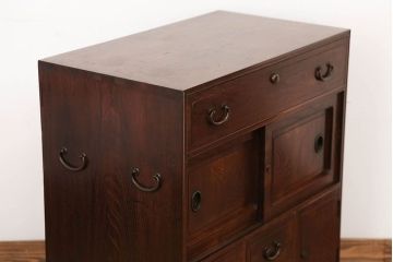 アンティーク家具　古民具・骨董　前面桑材、天板・側面エンジュ材、内部桐材!銅の金具の最高級小箪笥(桐箪笥、桐たんす)