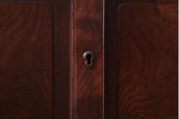 アンティーク家具　古民具・骨董　前面桑材、天板・側面エンジュ材、内部桐材!銅の金具の最高級小箪笥(桐箪笥、桐たんす)