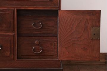 アンティーク家具　古民具・骨董　前面桑材、天板・側面エンジュ材、内部桐材!銅の金具の最高級小箪笥(桐箪笥、桐たんす)