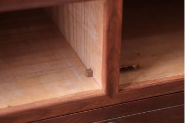 アンティーク家具　古民具・骨董　前面桑材、天板・側面エンジュ材、内部桐材!銅の金具の最高級小箪笥(桐箪笥、桐たんす)