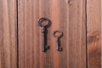 アンティーク家具　古民具・骨董　前面桑材、天板・側面エンジュ材、内部桐材!銅の金具の最高級小箪笥(桐箪笥、桐たんす)