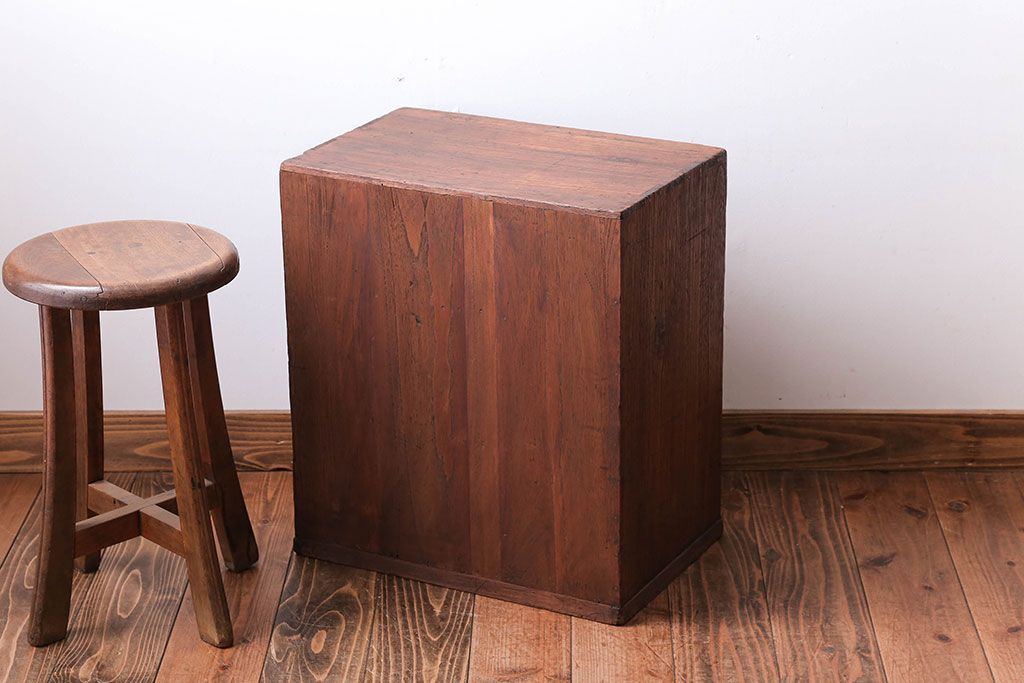 アンティーク家具　和製アンティーク　古い木のシンプルな小引き出し