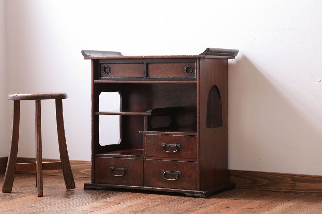 アンティーク家具　古民具・骨董　古い木が味わい深い小さなアンティーク茶箪笥