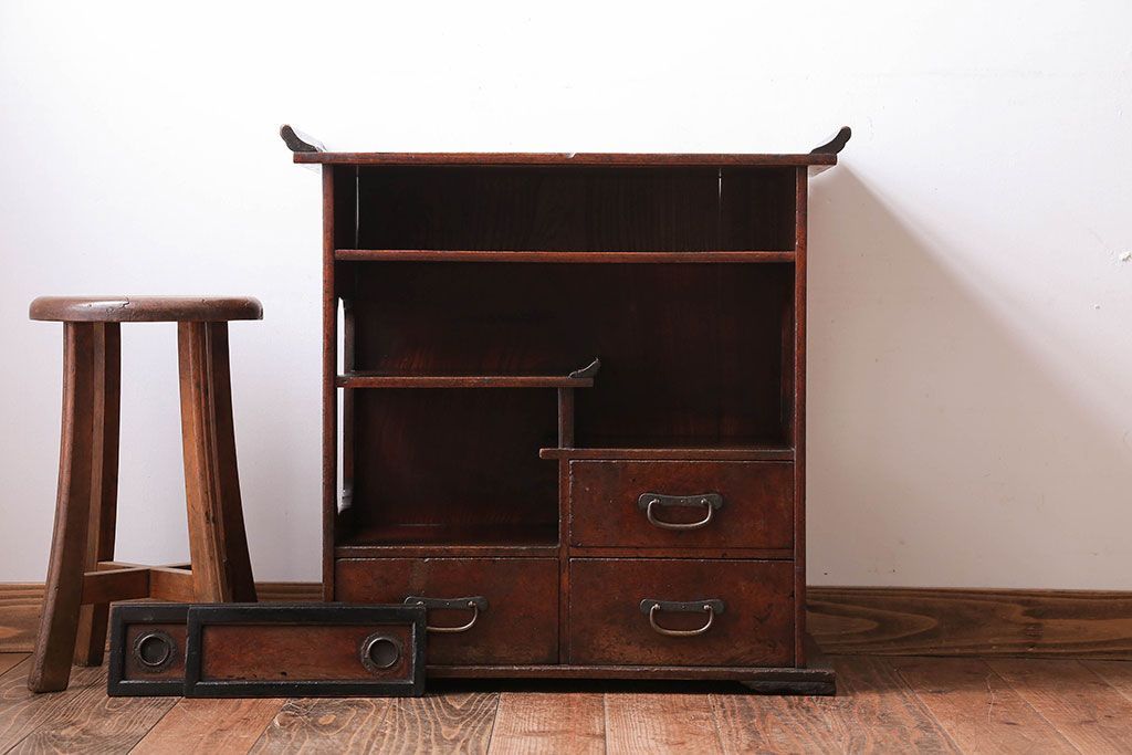 アンティーク家具　古民具・骨董　古い木が味わい深い小さなアンティーク茶箪笥