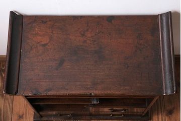 アンティーク家具　古民具・骨董　古い木が味わい深い小さなアンティーク茶箪笥