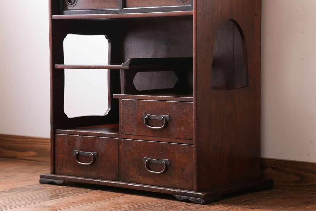 アンティーク家具　古民具・骨董　古い木が味わい深い小さなアンティーク茶箪笥