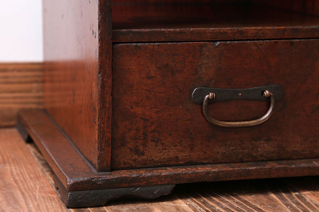 アンティーク家具　古民具・骨董　古い木が味わい深い小さなアンティーク茶箪笥