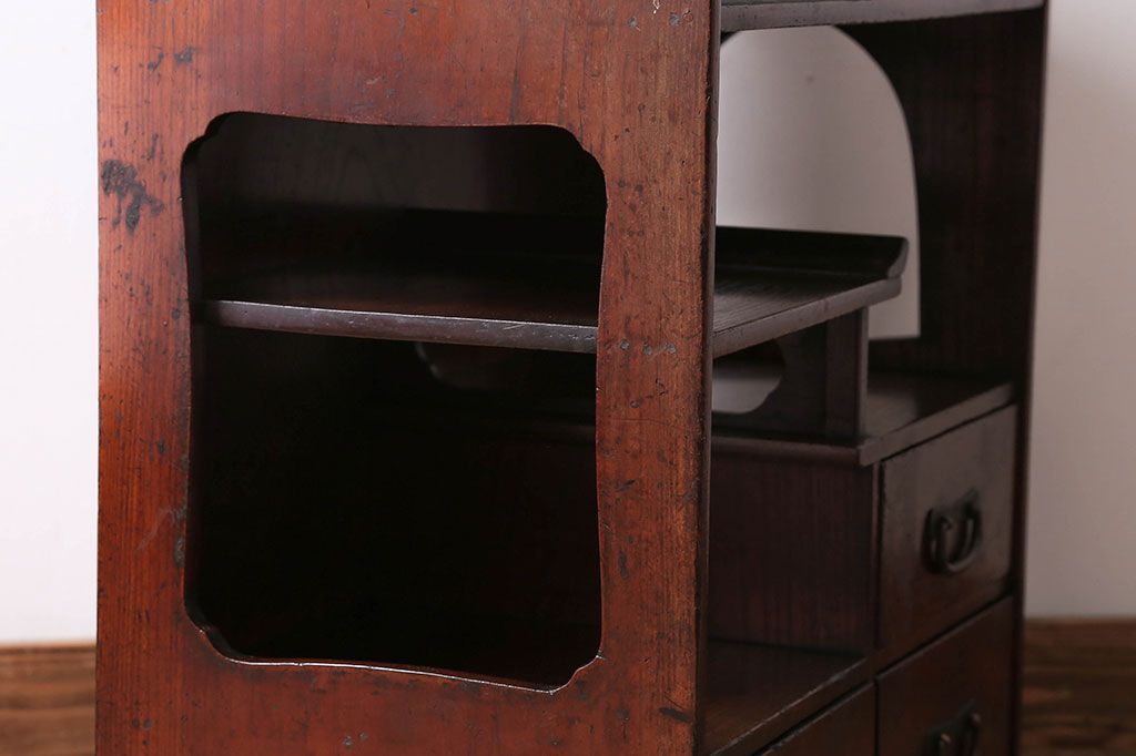 アンティーク家具　古民具・骨董　古い木が味わい深い小さなアンティーク茶箪笥