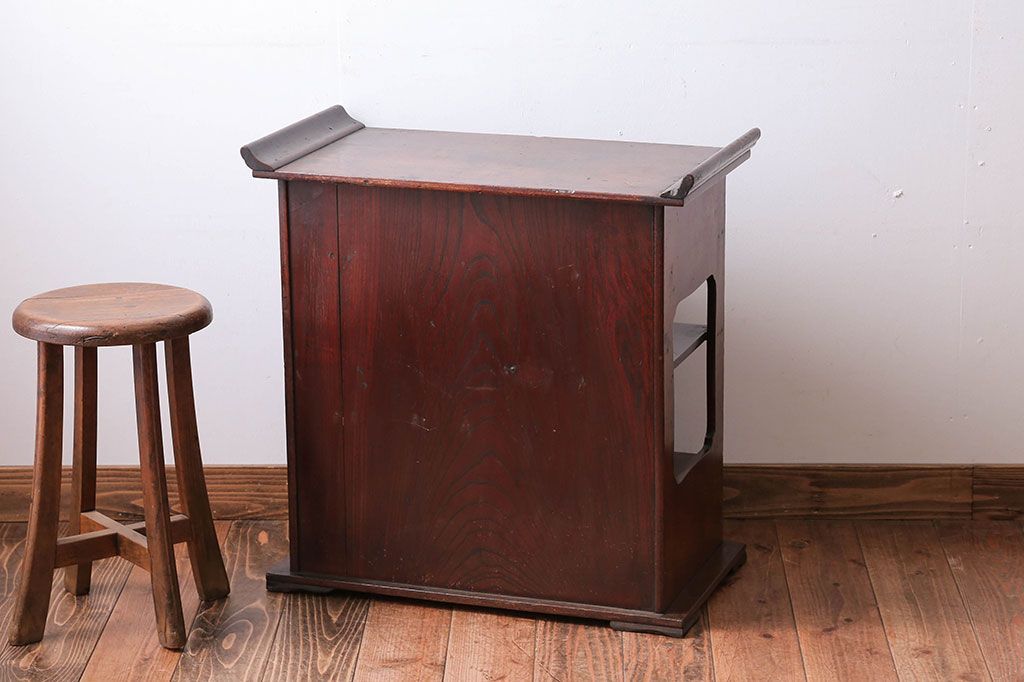 アンティーク家具　古民具・骨董　古い木が味わい深い小さなアンティーク茶箪笥