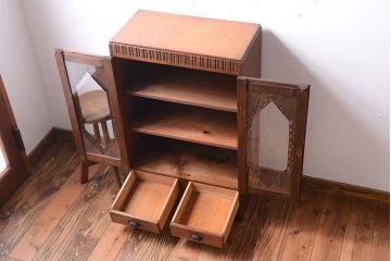 レトロ家具　アンティーク　レトロな古い木製の本箱(ブックケース)