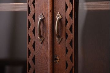 レトロ家具　アンティーク　レトロな古い木製の本箱(ブックケース)