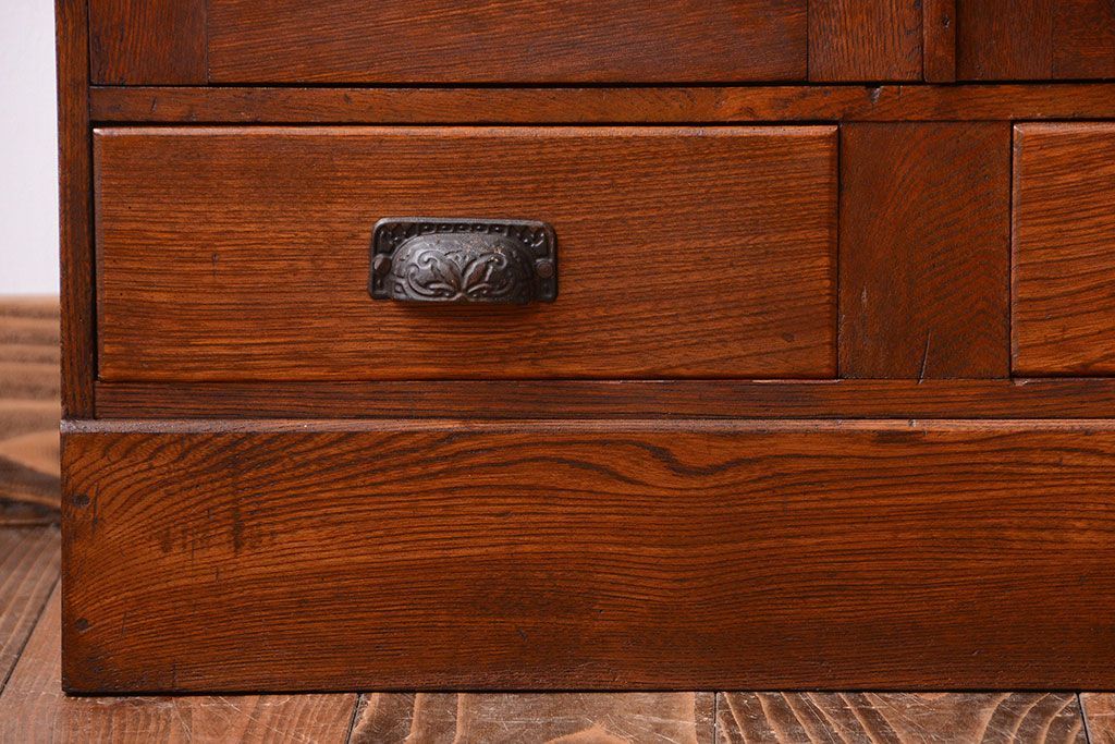 レトロ家具　アンティーク　レトロな古い木製の本箱(ブックケース)