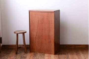 レトロ家具　アンティーク　レトロな古い木製の本箱(ブックケース)