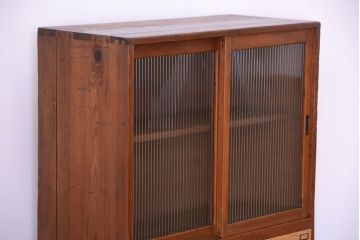 アンティーク家具　和製アンティーク　引き出し5杯付き!モールガラス引き戸の収納棚